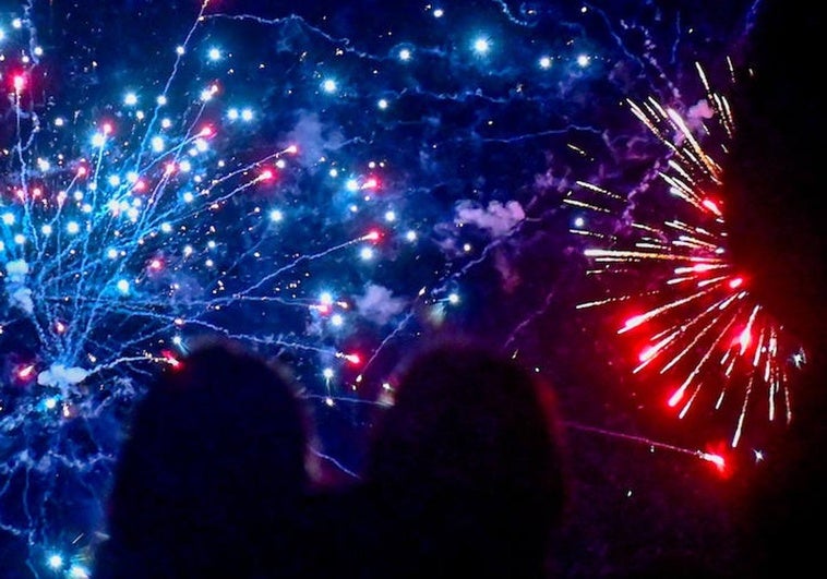 Cuarta noche de pirotecnia en las fiestas de Valladolid.