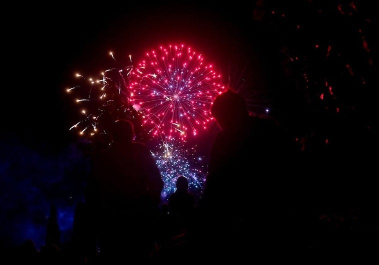 El cuarto día consecutivo de fuegos artificiales, en imágenes