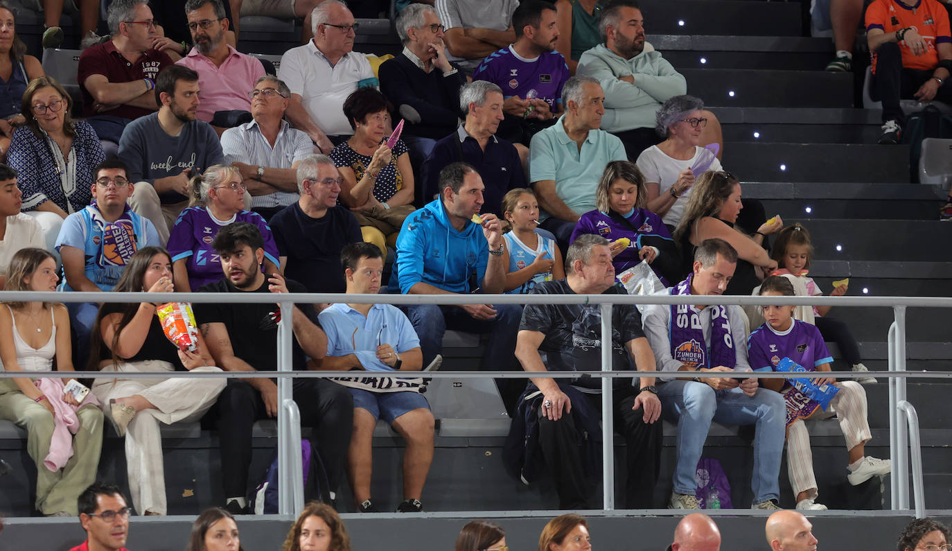 Búscate en las gradas del Pabellón en el Palencia Baloncesto-Petro de Luanda