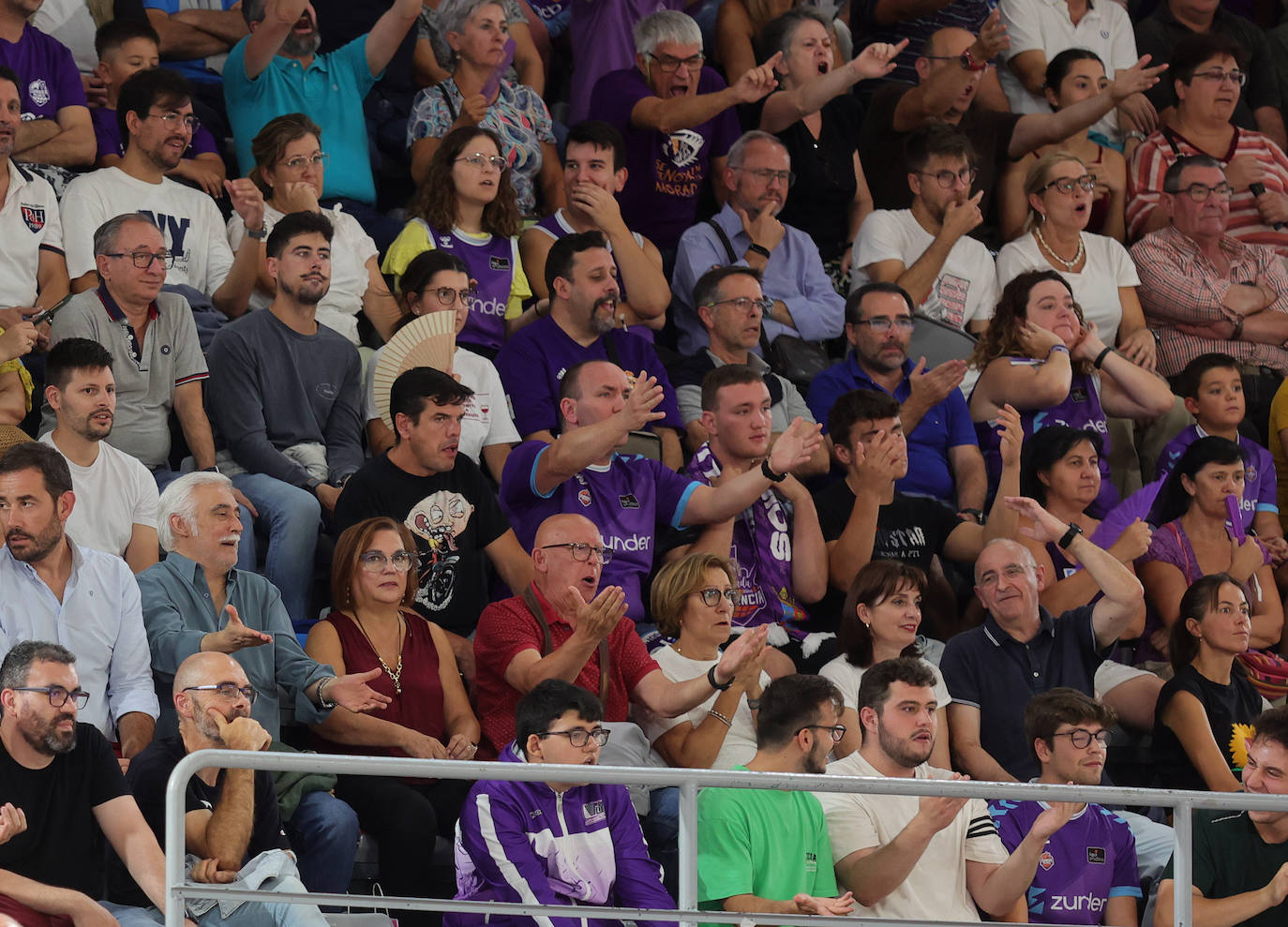 Búscate en las gradas del Pabellón en el Palencia Baloncesto-Petro de Luanda