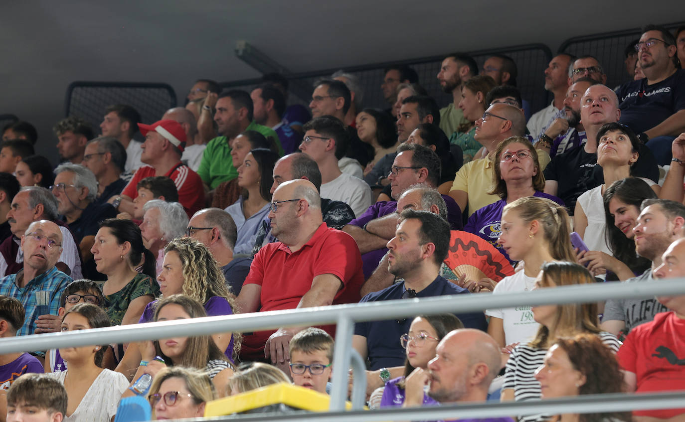 Búscate en las gradas del Pabellón en el Palencia Baloncesto-Petro de Luanda