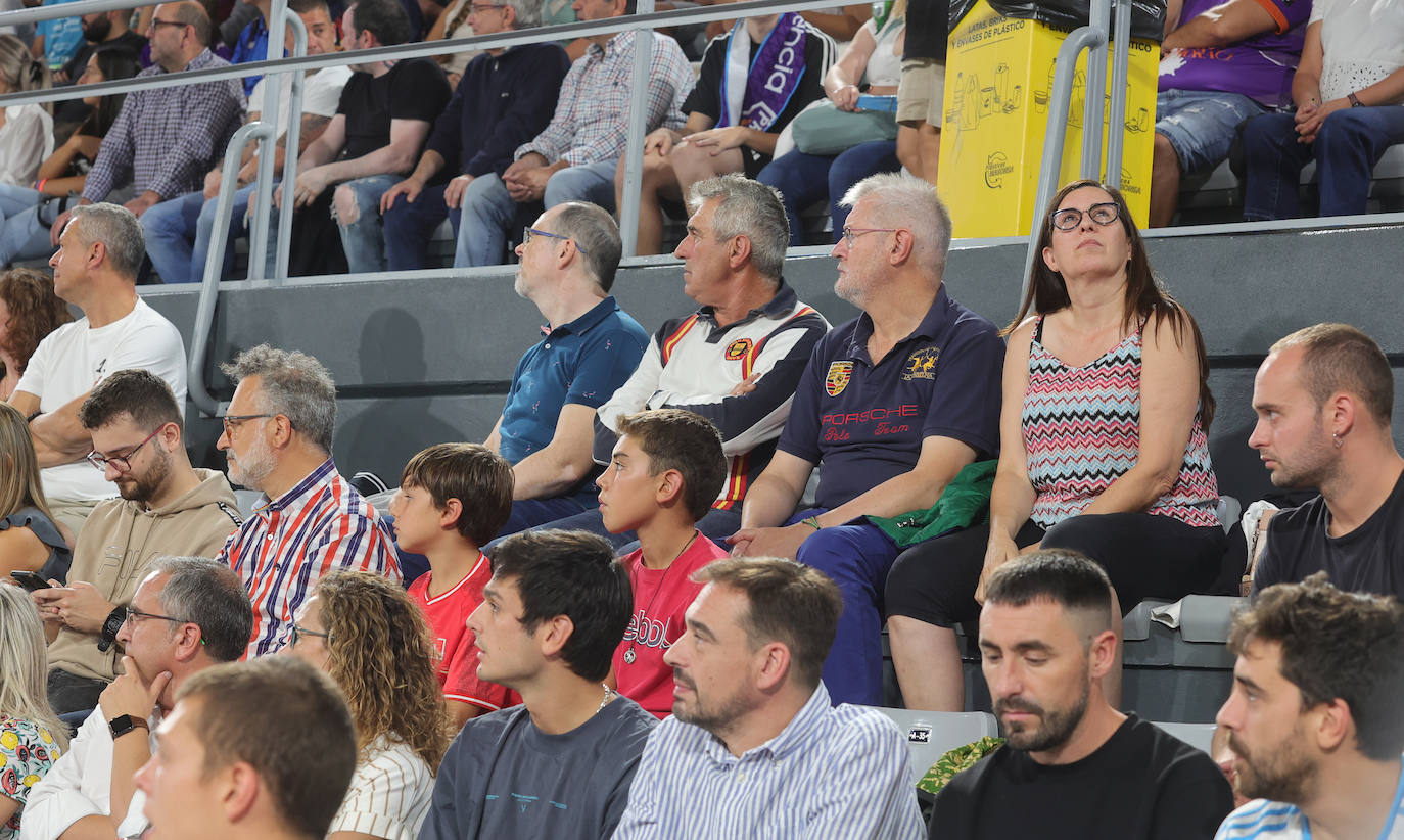 Búscate en las gradas del Pabellón en el Palencia Baloncesto-Petro de Luanda