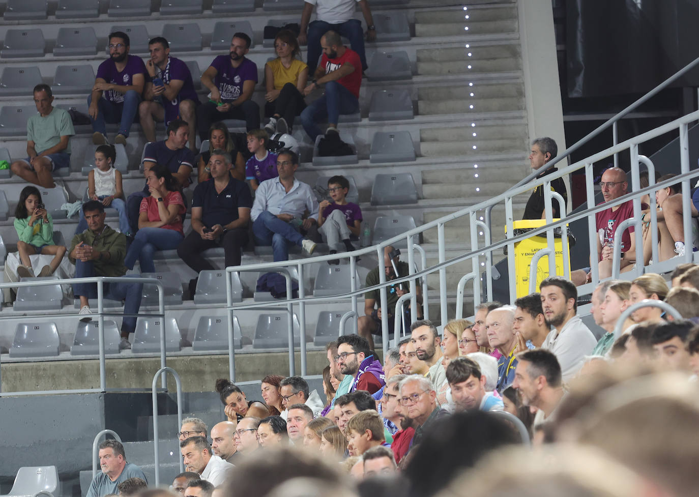 Búscate en las gradas del Pabellón en el Palencia Baloncesto-Petro de Luanda