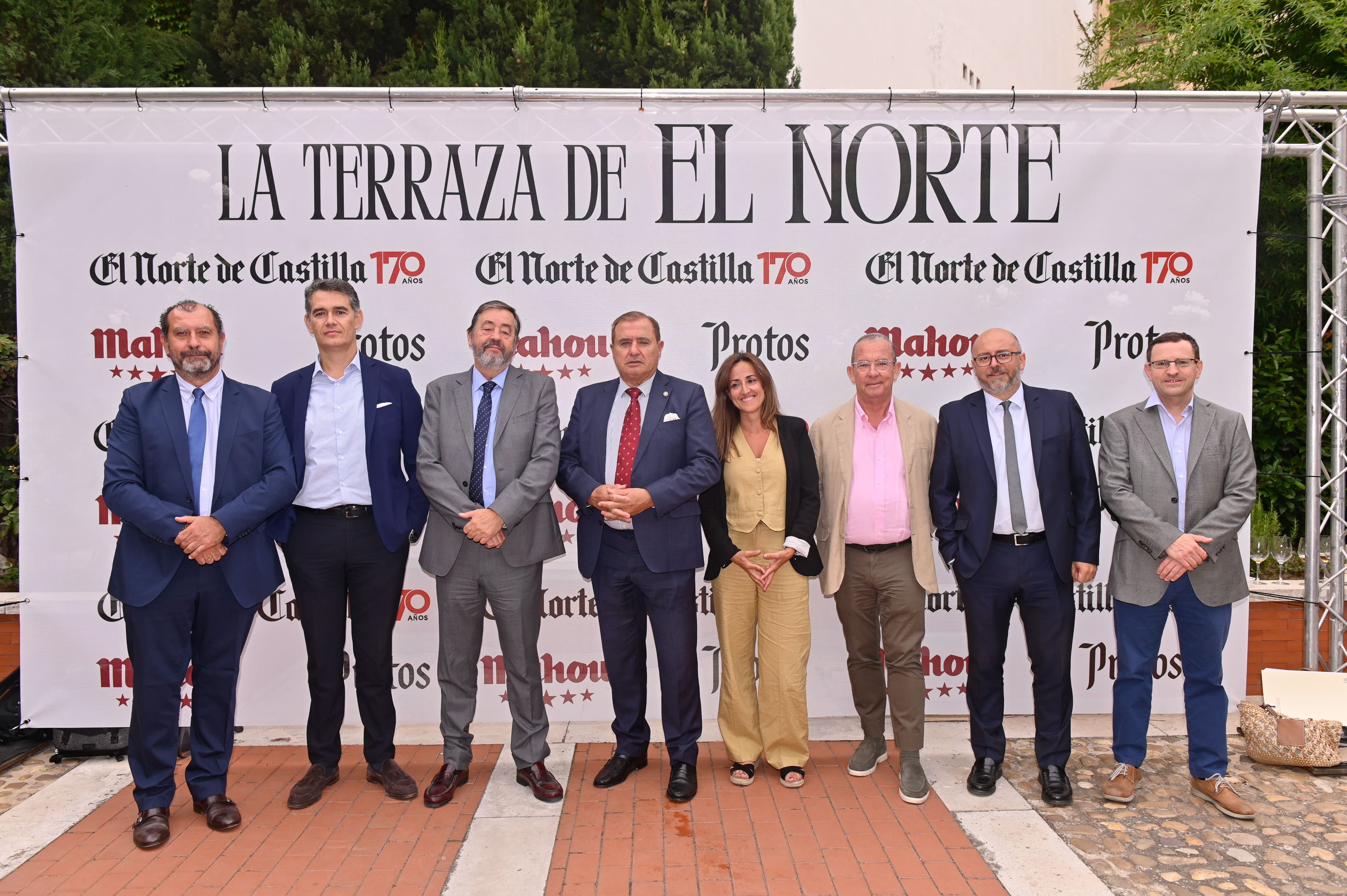 Colegio de Gestores Administrativos de Castilla y León: David San Pascual, Felipe Cerezo Yuste (presidente), Hipólito Cuesta, Miguel Ángel Alonso (vicepresidente), Beatriz Hernández del Campo, Juan Manuel López Monge, José Carlos Alonso Díez y Jorge Martín Alonso.