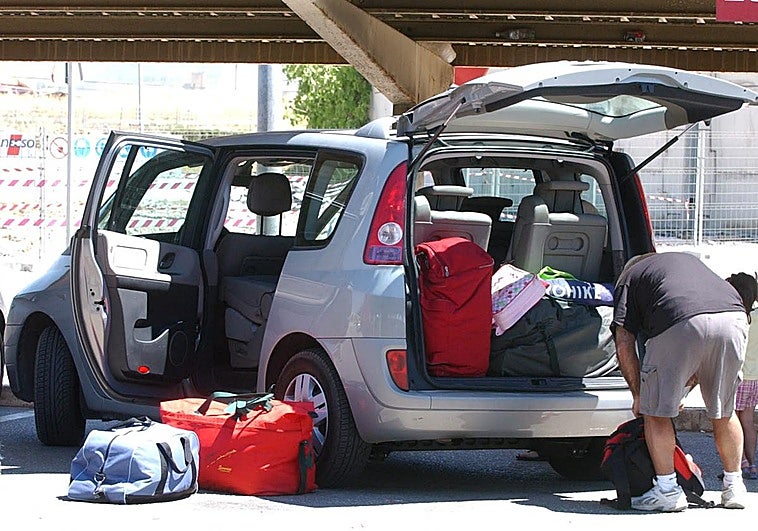 No tomar precauciones a la hora de colocar la carga en el coche puede acarrear diferentes riesgos y, además, sanciones económicas.