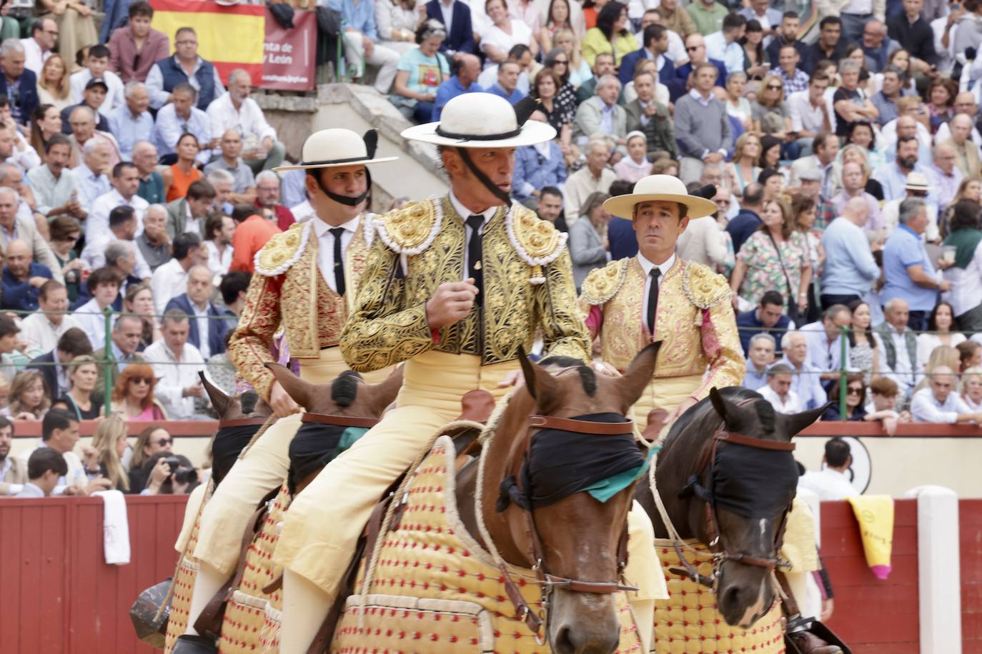 Daniel Luque sale a hombros del coso del Paseo de Zorrilla