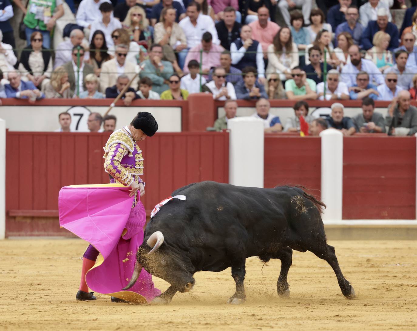 Daniel Luque sale a hombros del coso del Paseo de Zorrilla