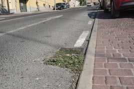 Estado de una de las alcantarillas en la calle Jerónimo de Aliaga.