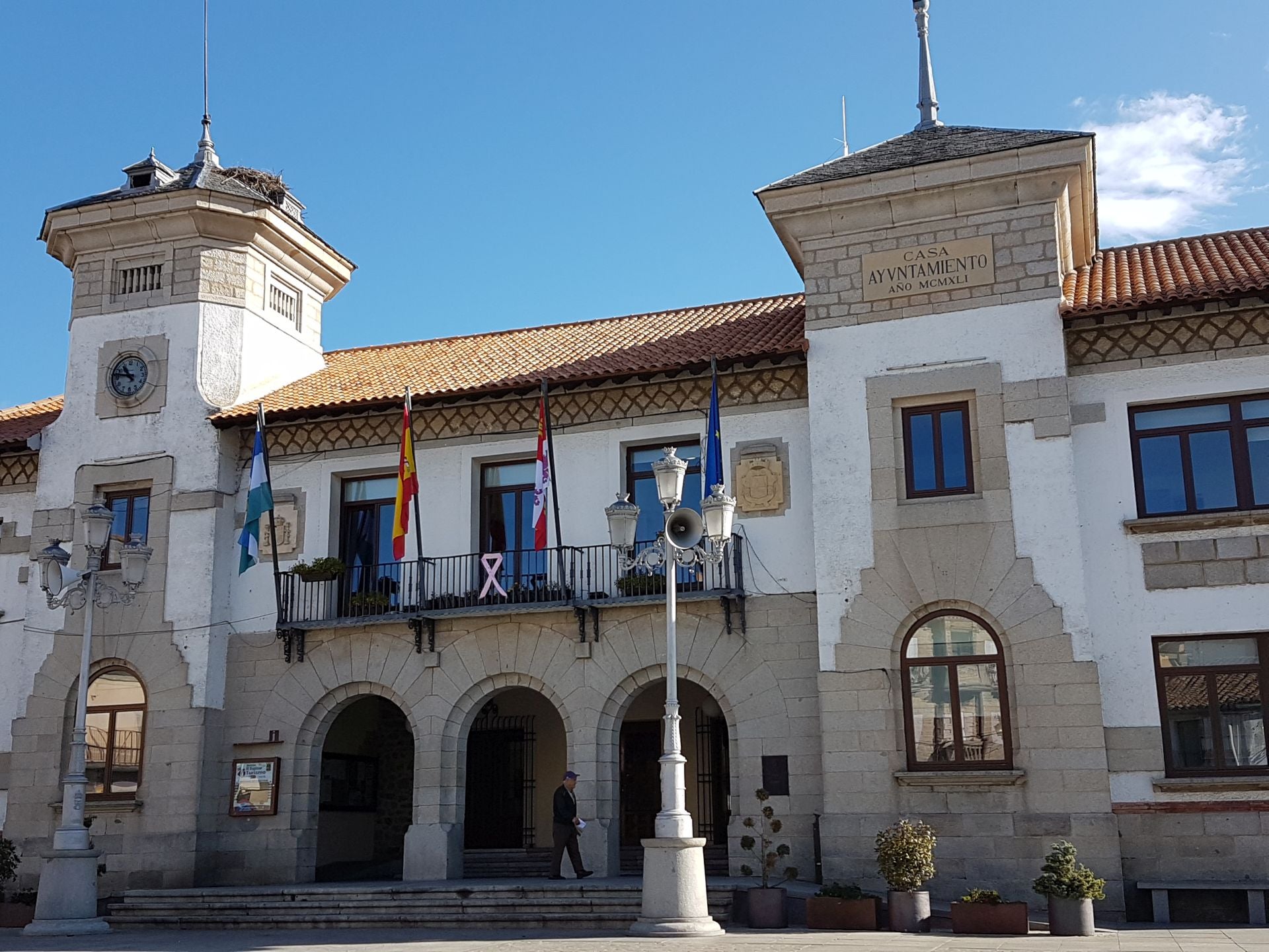 Fachada del Ayuntamiento de El Espinar.