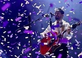 Fito Robles, cantante de Siloé, durante su concierto en la Plaza Mayor.