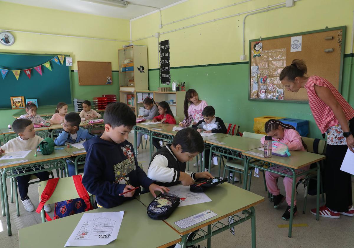 Primer día de clase en un aula del Pan y Guindas.