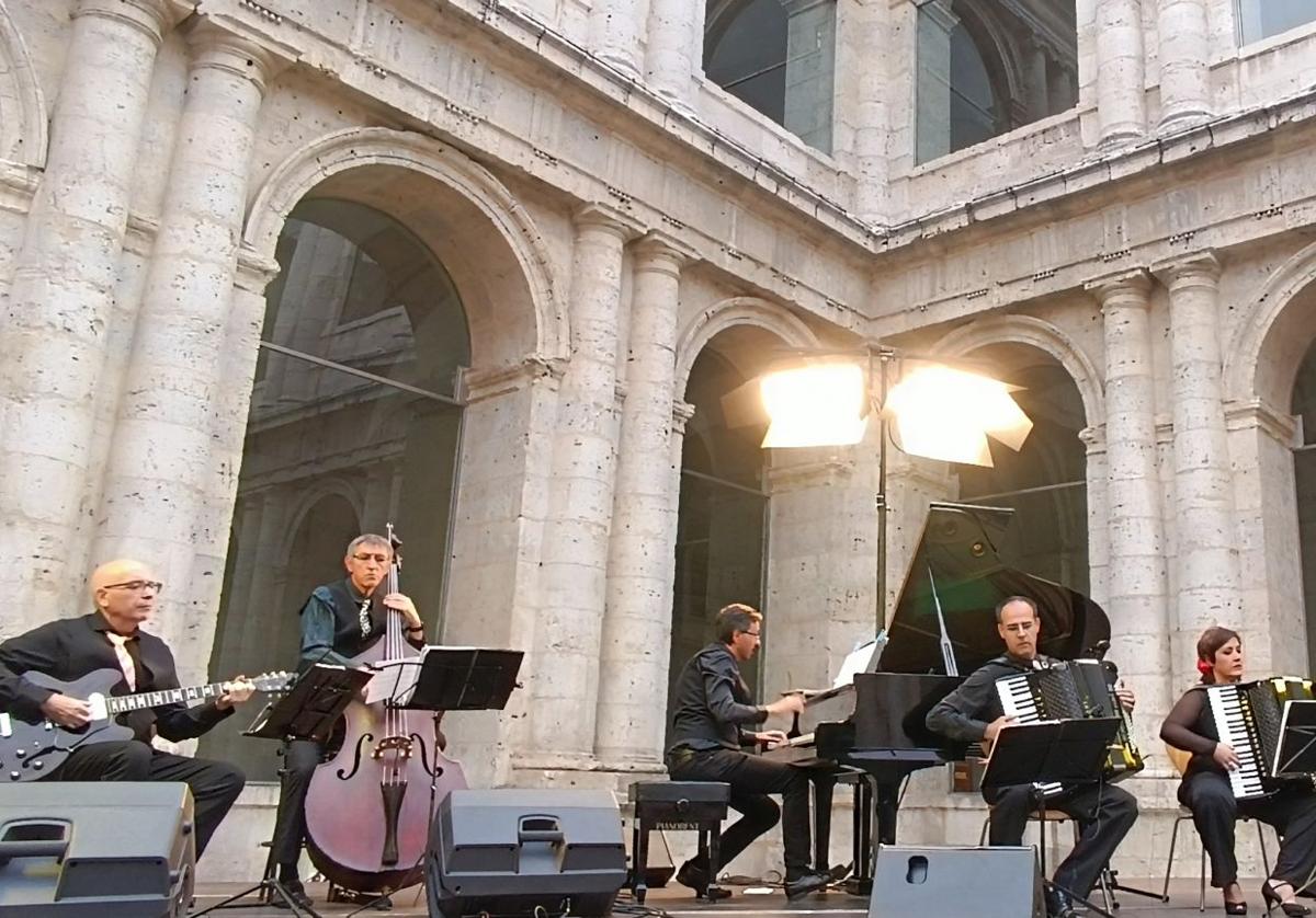 Miembros de Concertango durante la actuación en el Museo Patio Herreriano.