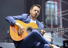 Raúl Olivar, durante su actuación en la Plaza Mayor.