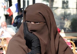 Mujer con niqab.