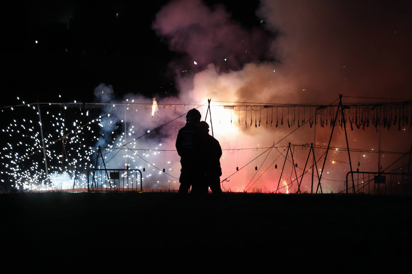 El fin de fiestas con la mascletá y los fuegos artificiales, foto a foto