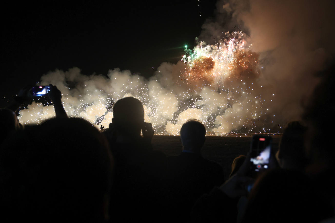 El fin de fiestas con la mascletá y los fuegos artificiales, foto a foto