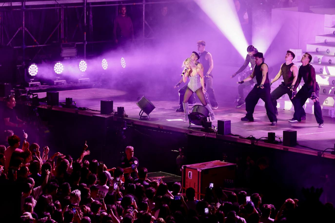 Las fotos del llenazo de Ana Mena en la Plaza Mayor pucelana