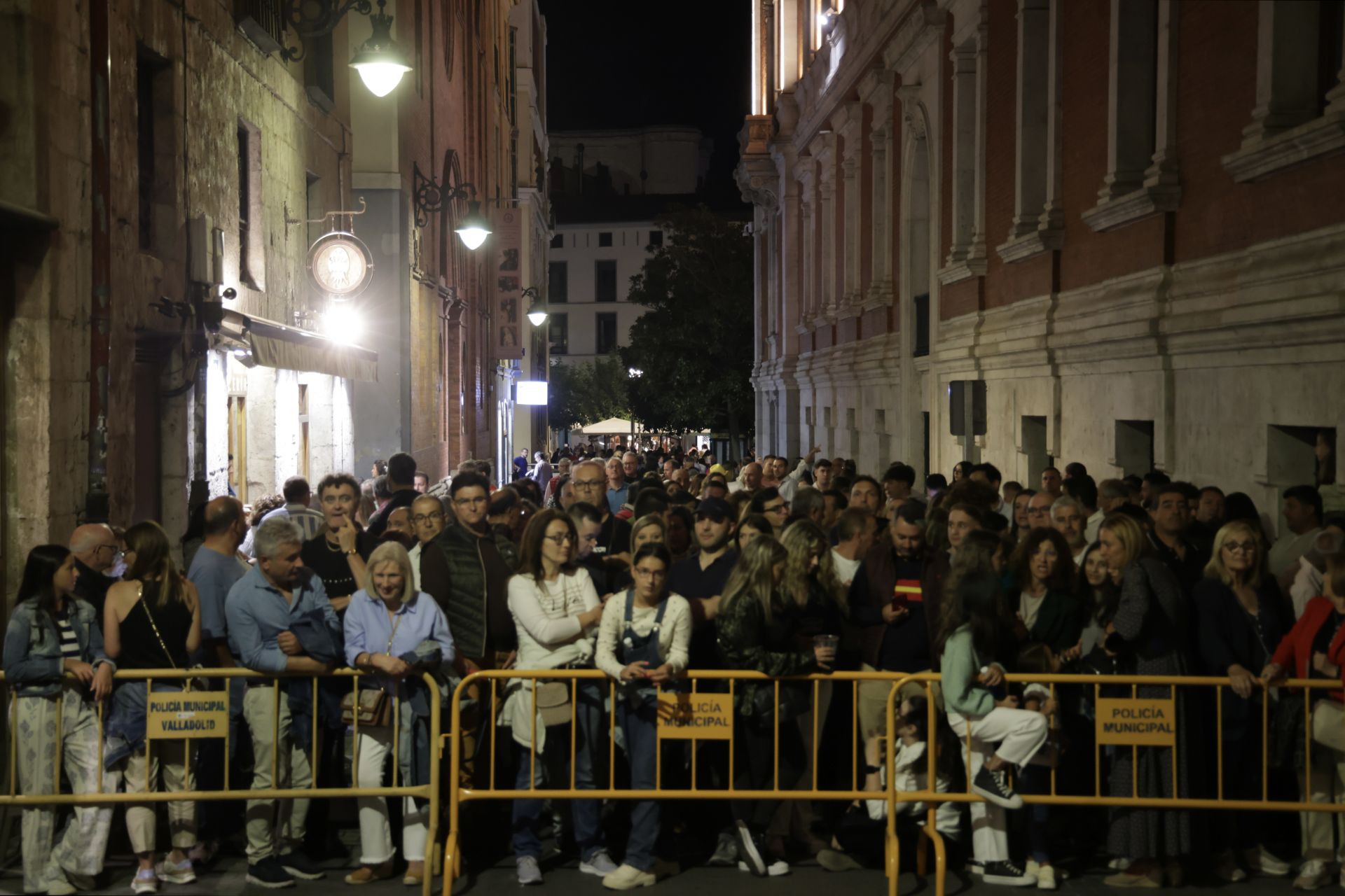 Las fotos del llenazo de Ana Mena en la Plaza Mayor pucelana