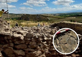 Cerámica y vestigios de una muralla descubiertos este verano en el Cerro del Tormejón.