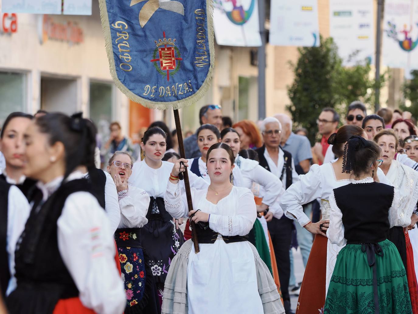 El centro de Valladolid se llena de música y folklore