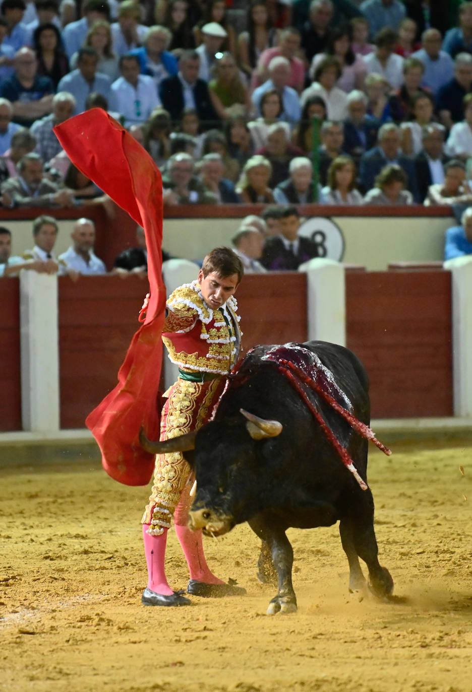 Imágenes de la tarde de toros de los diestros banderilleros en Valladolid