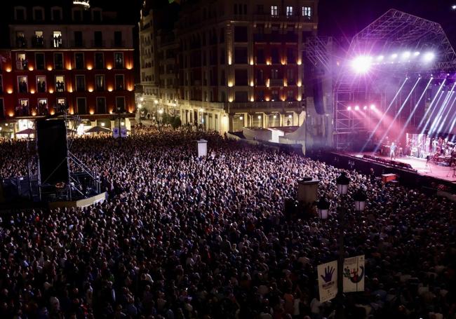 La Plaza Mayor, a reventar.