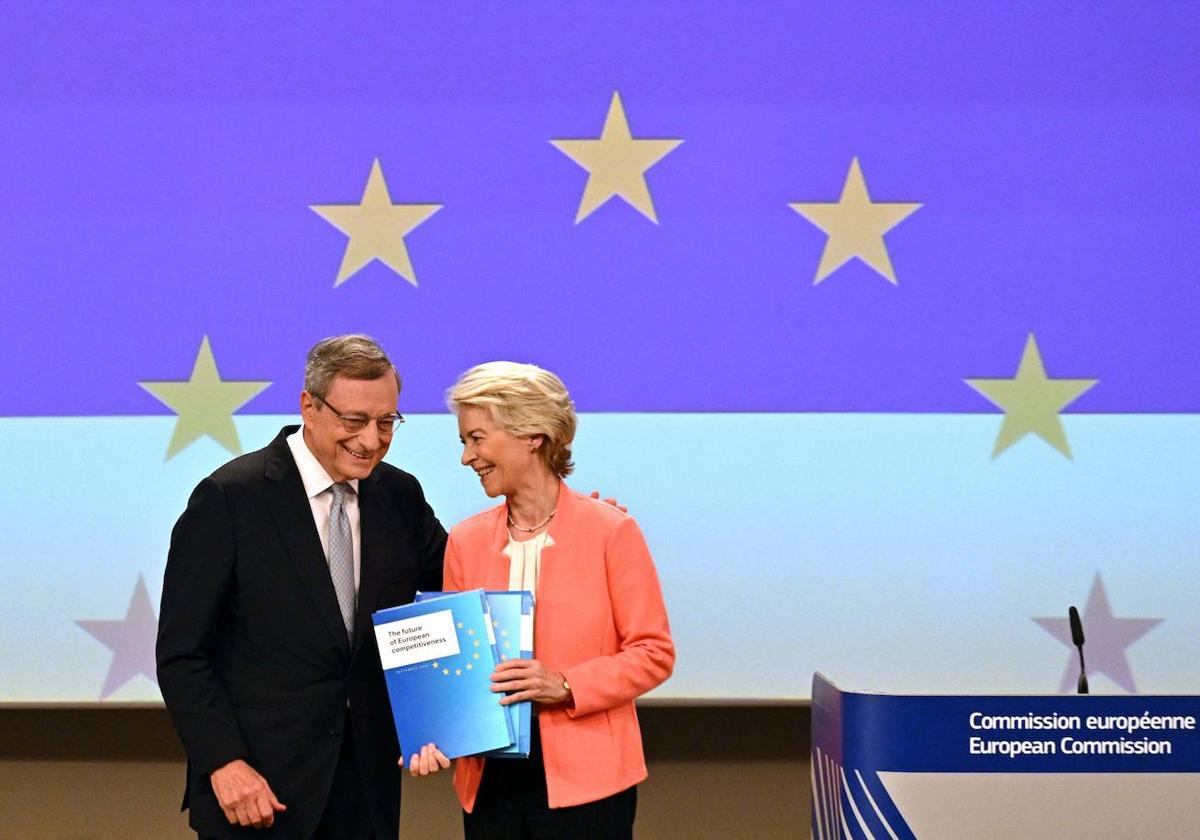 Mario Draghi junto a Ursula von der Leyen.