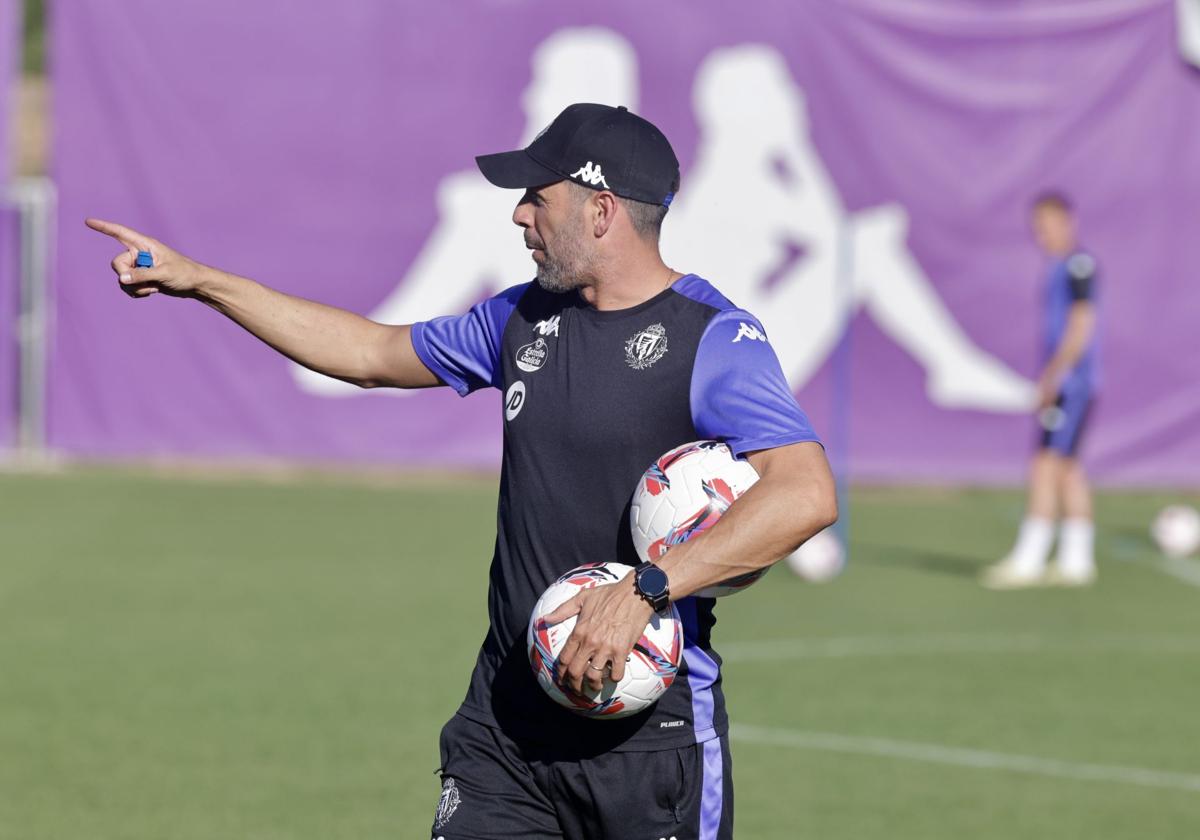 Pezzolano, durante uno de los últimos entrenamientos del Real Valladolid.