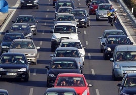 Vehículos en carretera, en una imagen de archivo.