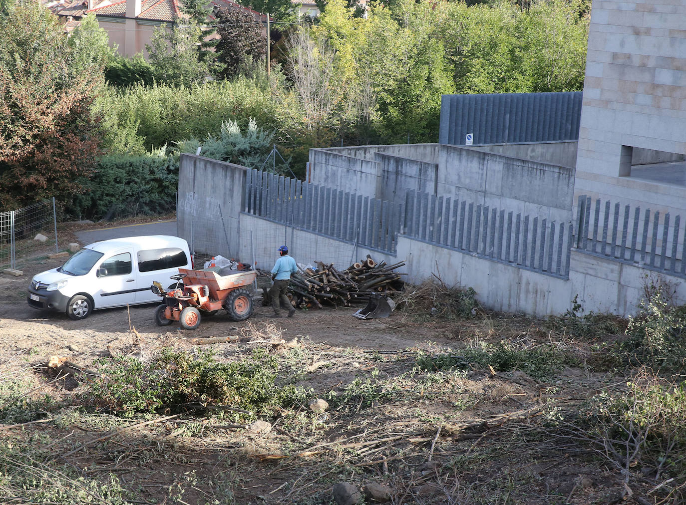 Fotografías del desbroce entre Vía Roma y Los Novillos