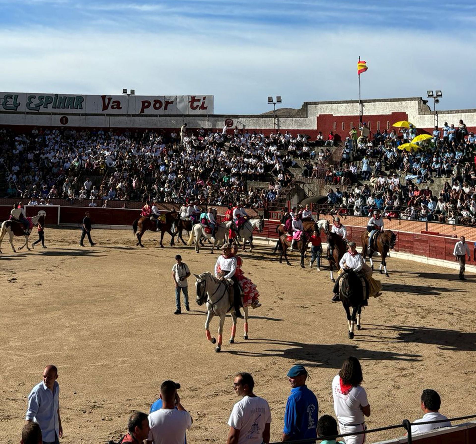 El Espinar celebra las tradicionales becerradas de quintos y peñas