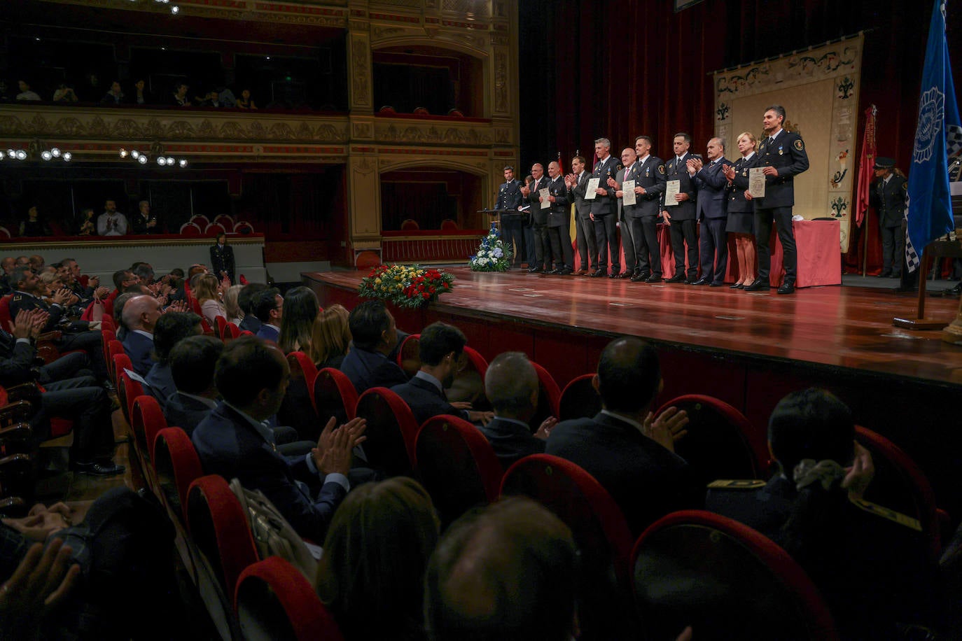 Las imágenes del acto en el Teatro Calderón por el Día de la Policía Municipal