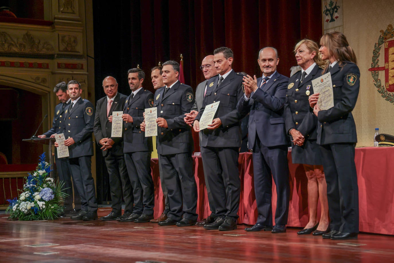 Las imágenes del acto en el Teatro Calderón por el Día de la Policía Municipal