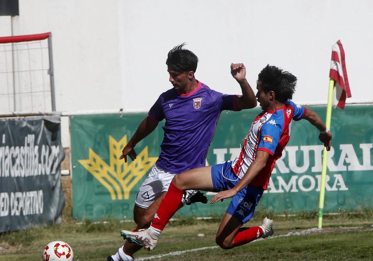 Vallecillo, en una acción ante el Atlético Tordesillas.