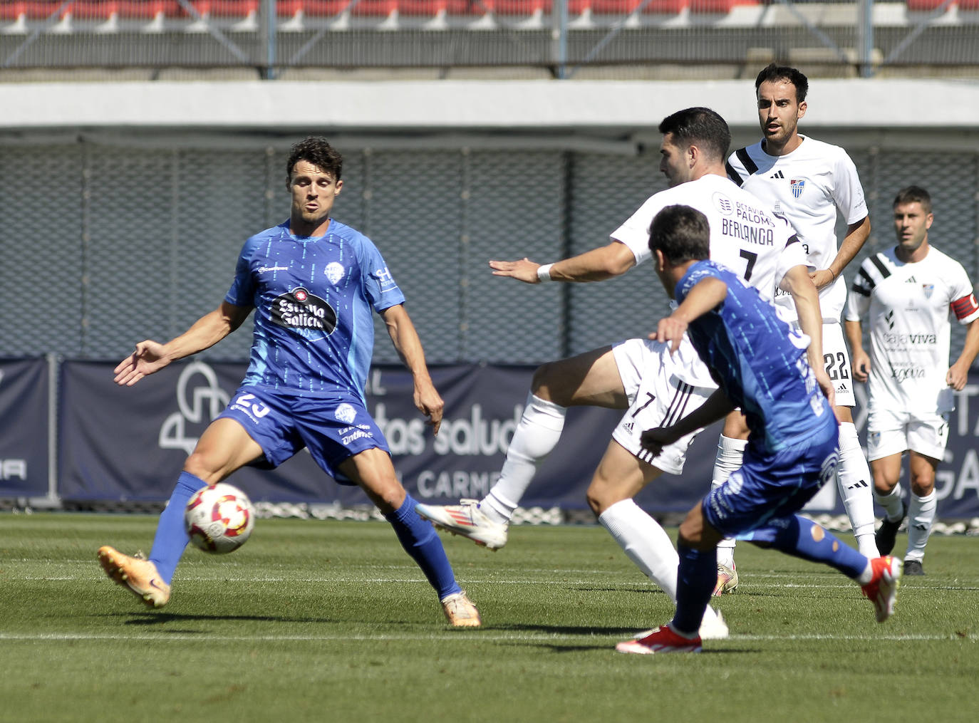 Fotografías del partido entre la Segoviana y el Ourense