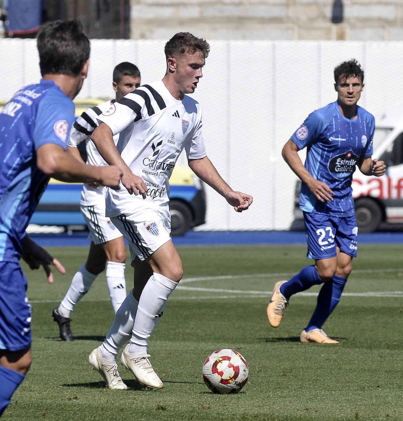 Fotografías del partido entre la Segoviana y el Ourense