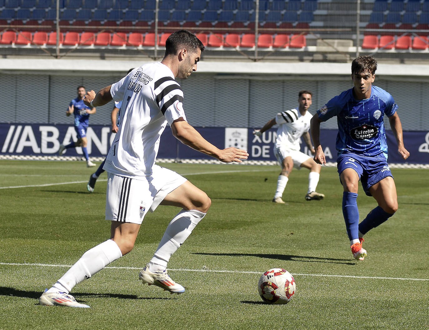 Fotografías del partido entre la Segoviana y el Ourense