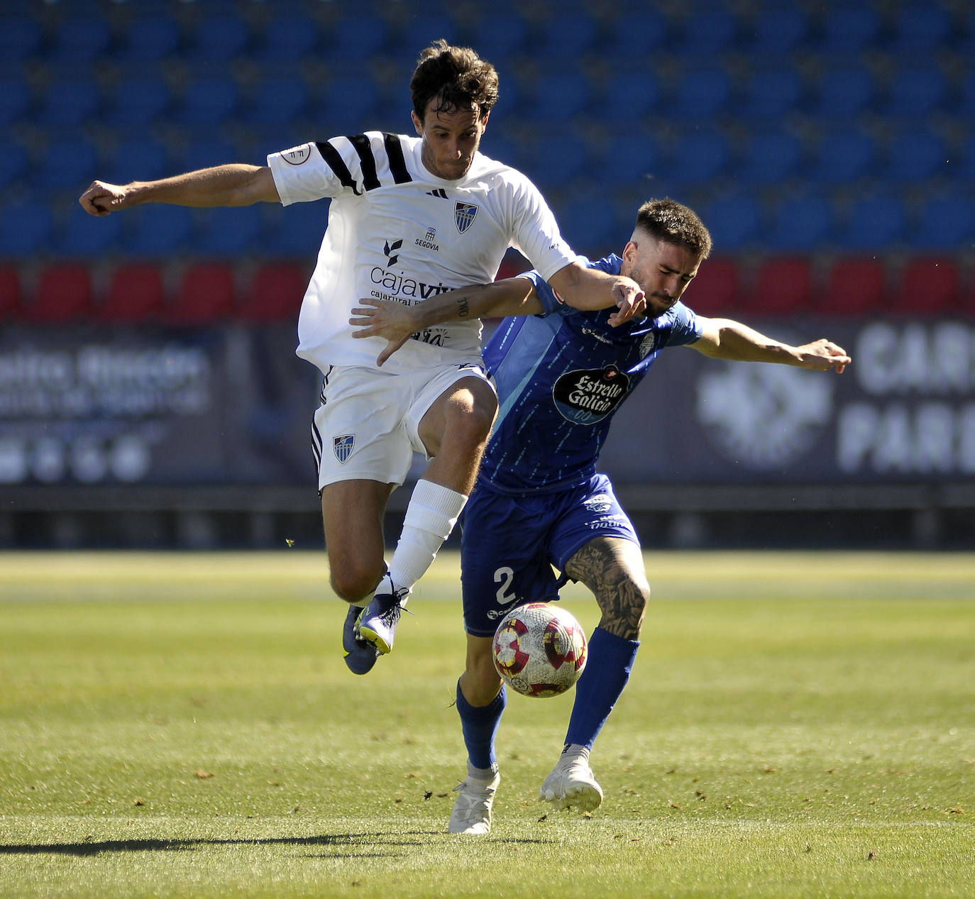 Fotografías del partido entre la Segoviana y el Ourense