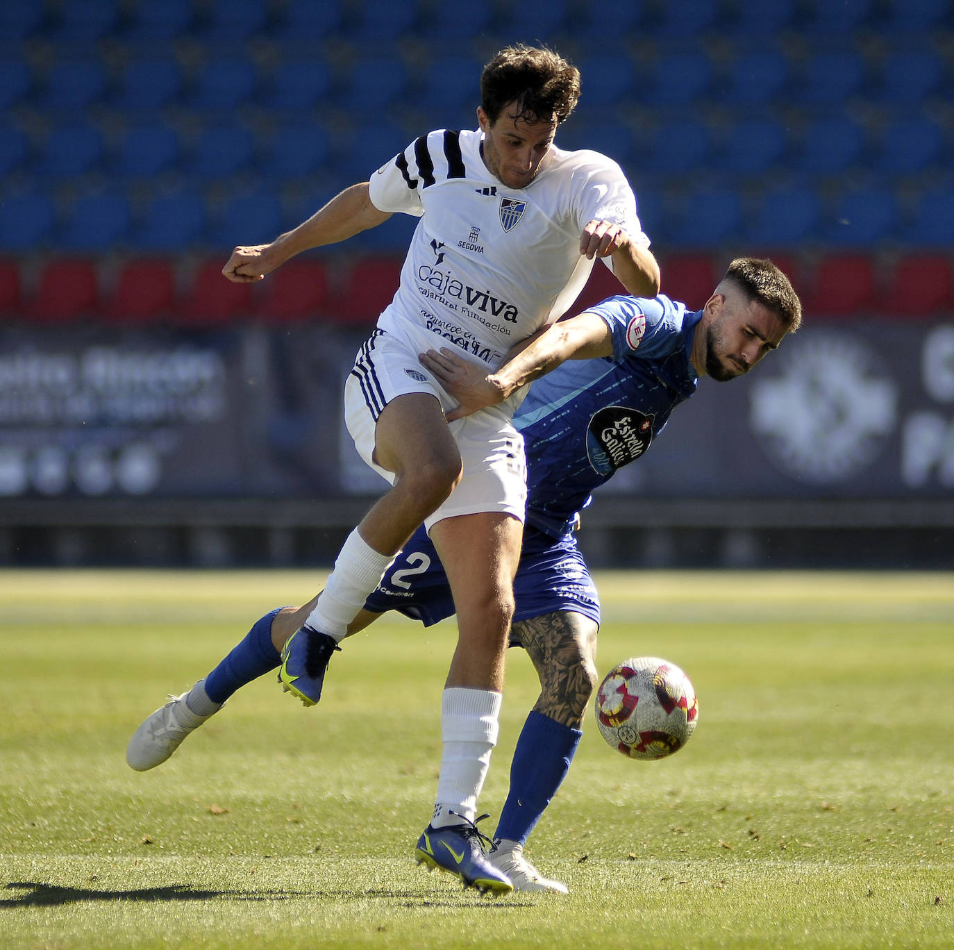 Fotografías del partido entre la Segoviana y el Ourense