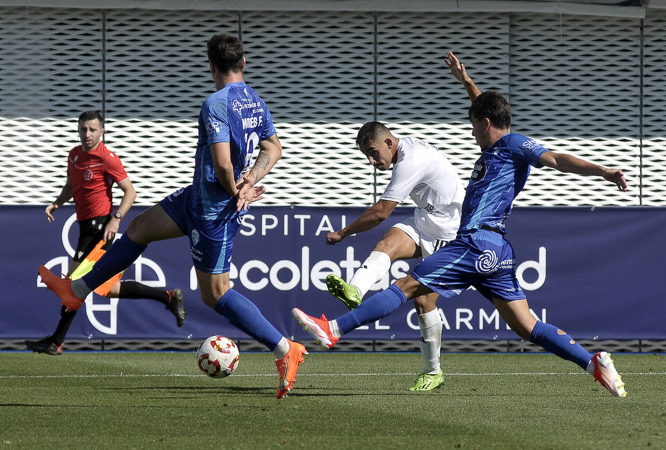 Fotografías del partido entre la Segoviana y el Ourense