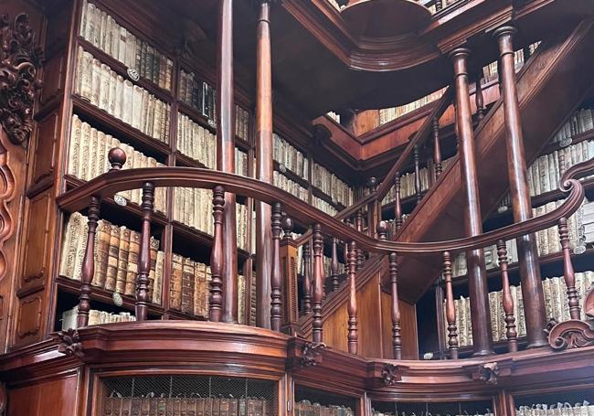 Escalera de la biblioteca palafoxiana.