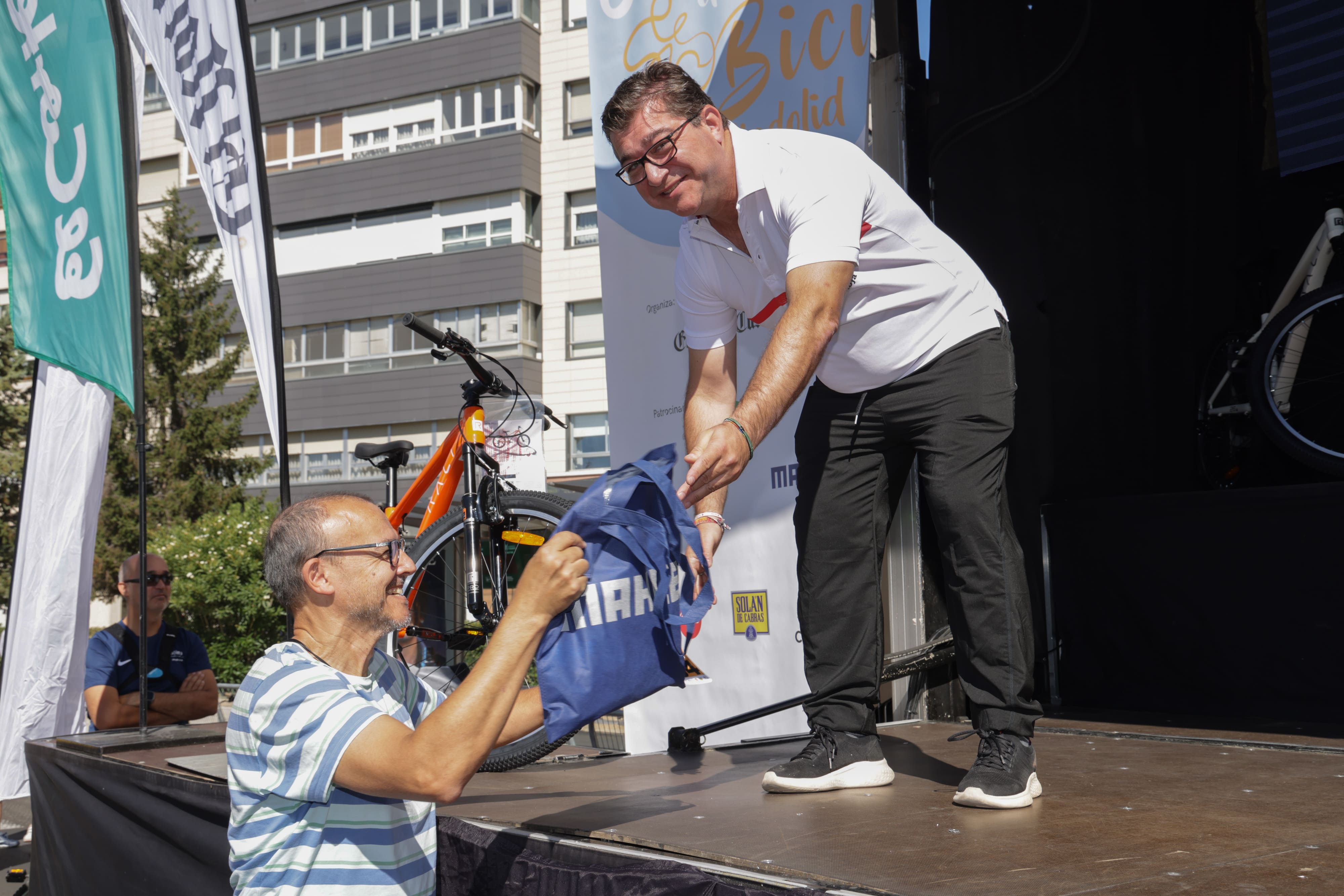 Búscate en las fotos de los participantes en el VI Día de la Bici