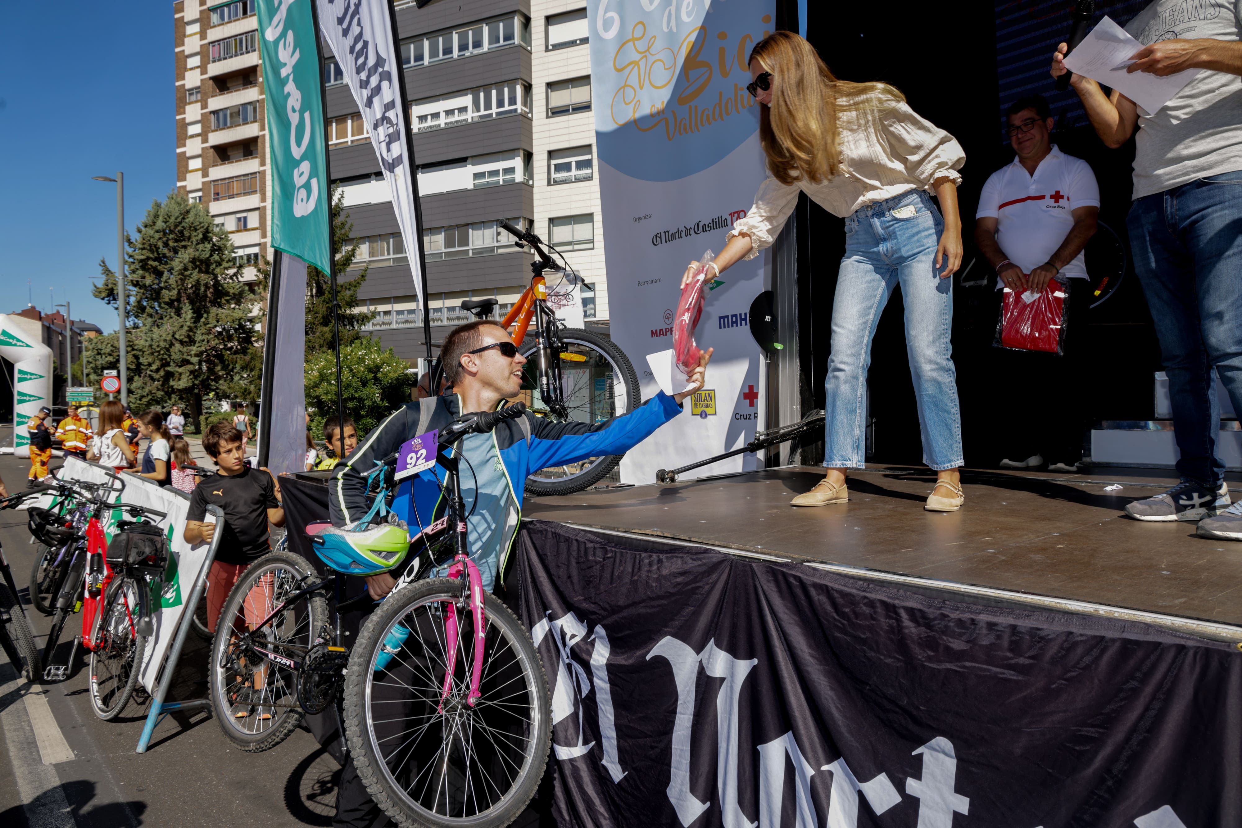 Búscate en las fotos de los participantes en el VI Día de la Bici