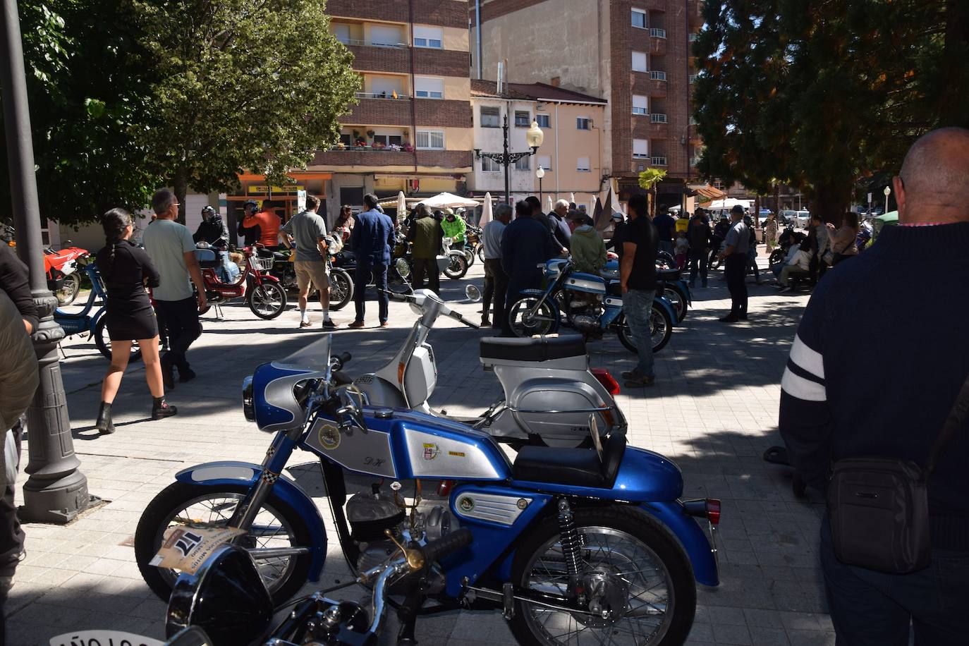 Las motos clásicas rugen en Guardo