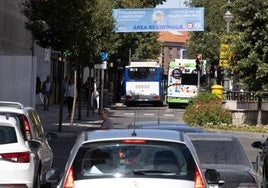 Uno de los carteles que avisa del área restringida de Valladolid.