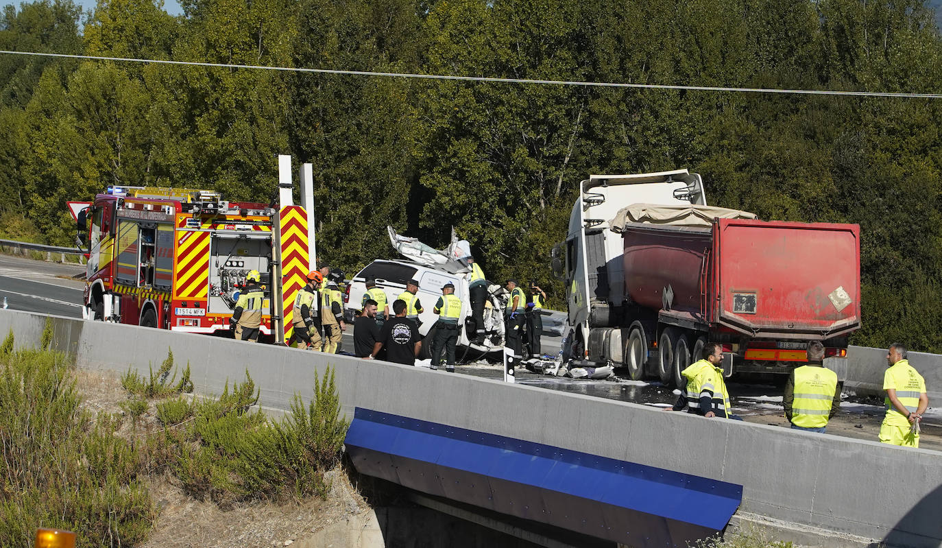 Tres personas mueren y dos más resultan herida en un accidente en León