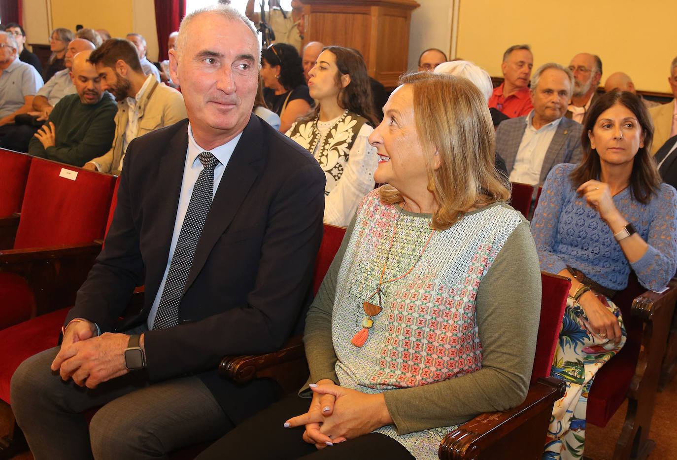 Presentacion del libro &#039;Piedras entre cañones&#039; en la Academia de Artillería