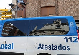 Se queda dormido al volante en una glorieta y triplica la tasa de alcohol