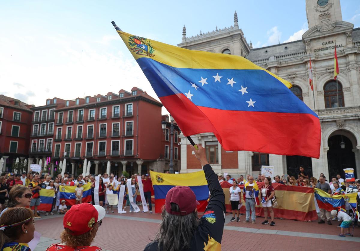 Concentración de apoyo a Venezuela en la Plaza Mayor de Valladolid hace justo un mes.