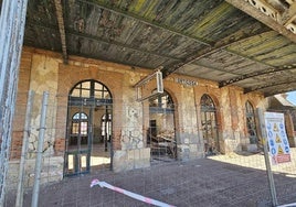 Estado en que se encuentra el andén de la estación de Ortigosa de Pestaño.